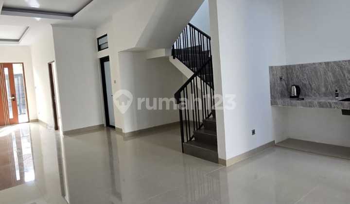 Rumah Baru 2 Unit Siap Huni Dalam Komplek di, Meruya, Jakara Barat 2