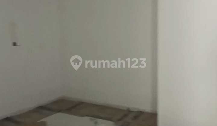 For Sale 4-Storey House Under Construction, Strategic Location in Tomang, West Jakarta 2