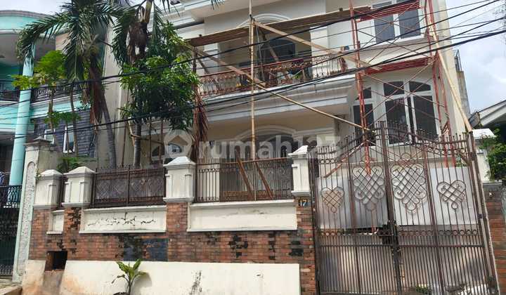 Di Sewakan Rumah Bagus Baru Renov Dalam Kompleks di Tomang Jakarta Barat