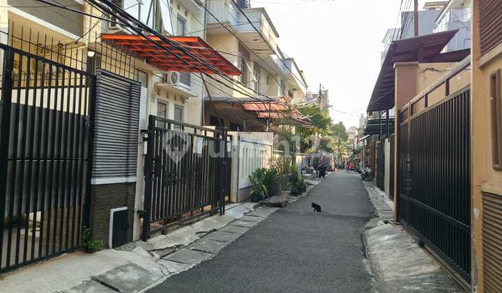 Nice Ready-to-Live, Fully Furnished House in Grogol, West Jakarta 2