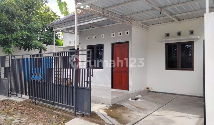 Minimalist House UII Campus Jl. Kaliurang Jogja, Sleman Yogyakarta Minimalist House UII Campus Jl. Kaliurang Jogja, Sleman Yogyakarta