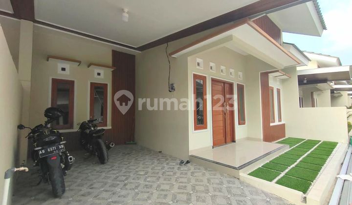 Rumah Modern Perumahan Jogja Utara, Purwomartani Sleman Yogyakart