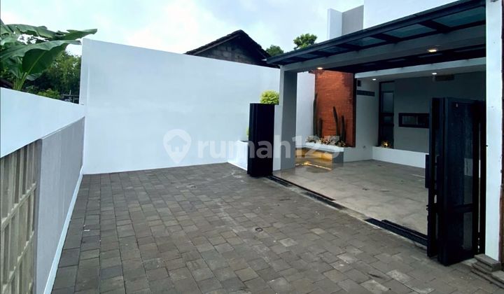 Rumah Furnis Jogja Utara, Jl. Kaliurang Km 12 Jogja, Sleman Yogya