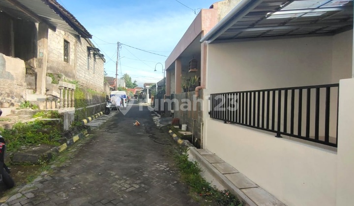 Minimalist House in the Jogja Utara Housing Estate, Kalasan, Sleman, Yogyakarta 2