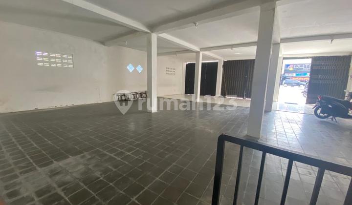 Three-Story Office Campus Mall Ambarukmo Plaza, Yogyakarta Hotel Three-Story Office Campus Mall Ambarukmo Plaza, Yogyakarta Hotel