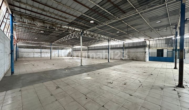 FOR RENT, READY-TO-OCCUPY WAREHOUSE, HIGHLY STRATEGIC LOCATION IN EAST JAKARTA AREA
