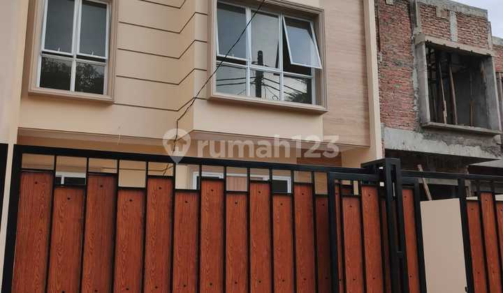 Dijual Rumah 2 Lantai Siap Huni di Gading Serpong 2