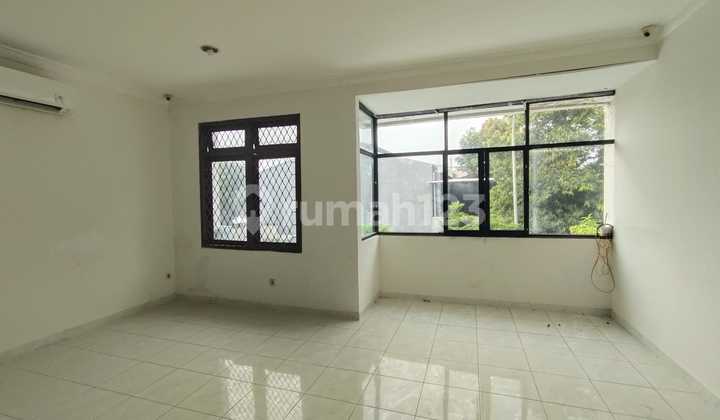 Tidy House, 3 Floors for Rent in Taman Palem, Cengkareng Tidy House, 3 Floors for Rent in Taman Palem, Cengkareng