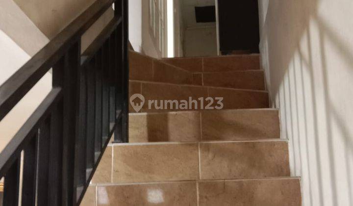 Rumah 2 Lantai Semi Furnished di Jalan Permata Taman Palem , Jakarta Barat 6
