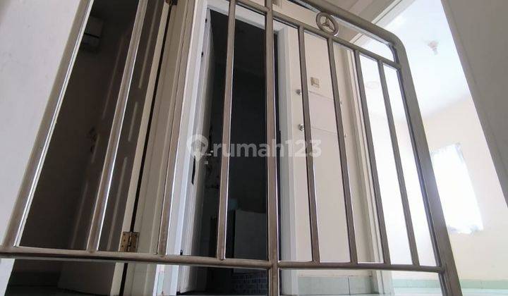 Rumah disewakan semi furnished, ada AC, 2 kamar tidur, 2 lantai l, di Citra Garden, Cengkareng 2