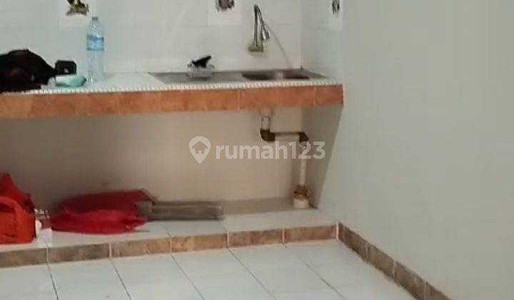 Rumah 2 lantai disewakan di Taman palem Lestari, cengkareng barat 2