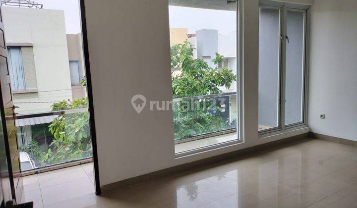 Rumah Hook 2 1/2 Lantai  9