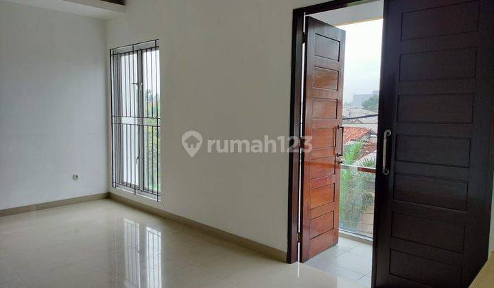 Rumah Hook 2 1/2 Lantai  10