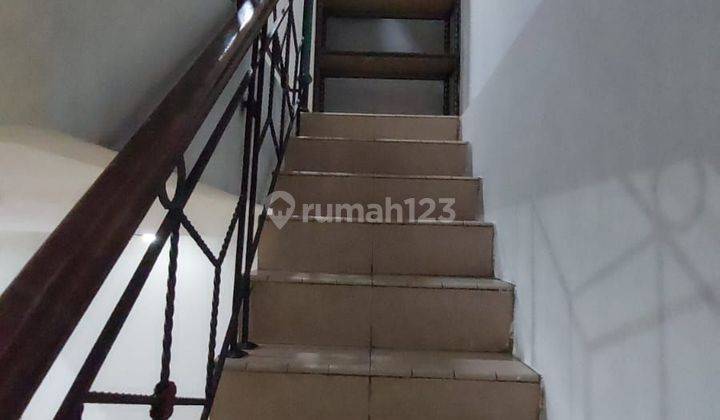 Rumah luas, 3.5 lantai dijual di Taman Palem Lestari, cengkareng 2