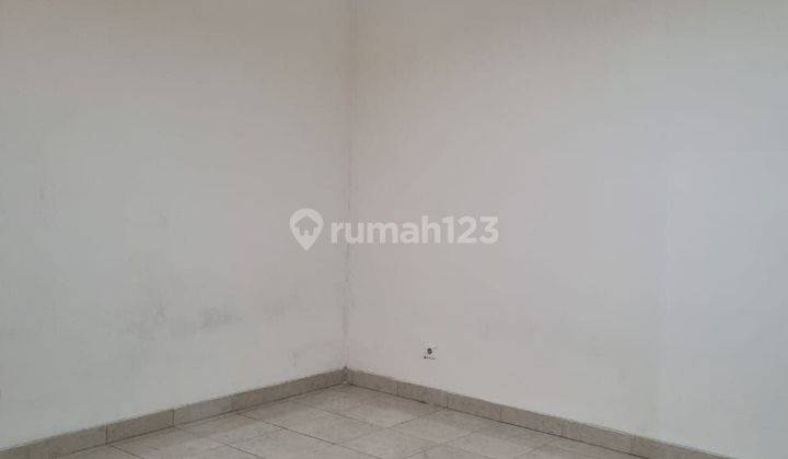 Rumah besar, luas, 10x20m, kamar 5, disewakan di Daan Mogot Baru 2