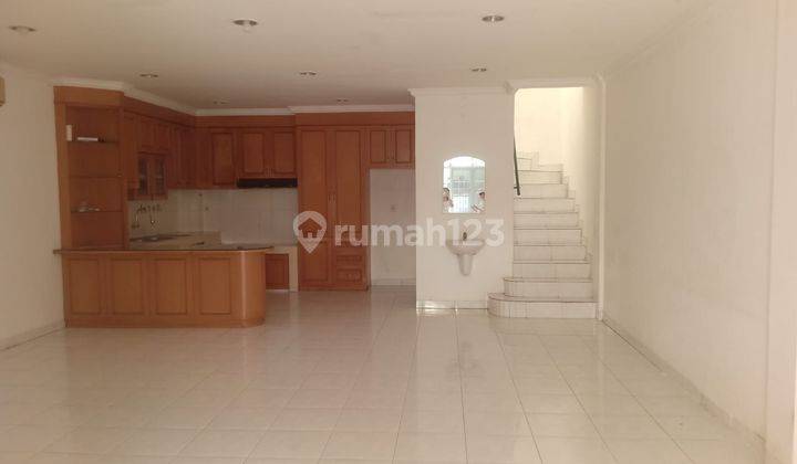 Rumah 2 lantai, semifurnish dijual di Taman Palem, cengkareng 1