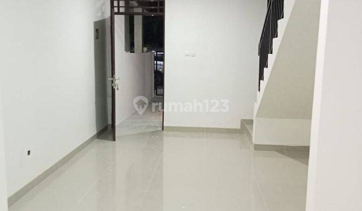 Rumah 2 Lantai di Perumahan Taman Palem Lestari
Jakarta Barat 1