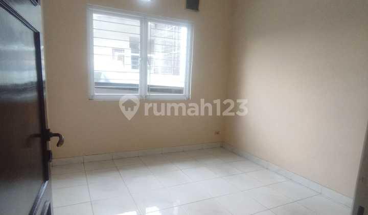 Neat House, 2 Floors for Rent in Taman Surya Neat House, 2 Floors for Rent in Taman Surya