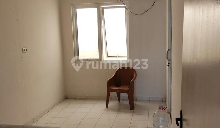 Rumah 2 Lantai Rapi Disewakan di Taman Palem 2