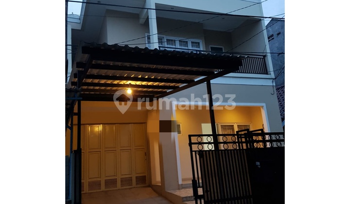 Rumah Rapi,bagus,2 Lantai Dijual Di Citra Garden 1 Ekstension