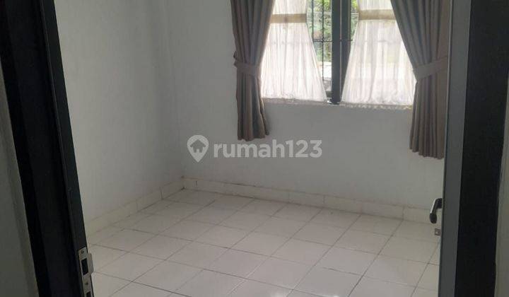 Rumah Luas,2 Lantai Disewakan Di Taman Palem Lestari, Cengkareng 2