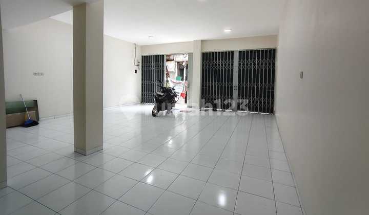 Ruang Usaha Rapi,bersih,strategis Disewakan Di Jembatan Besi