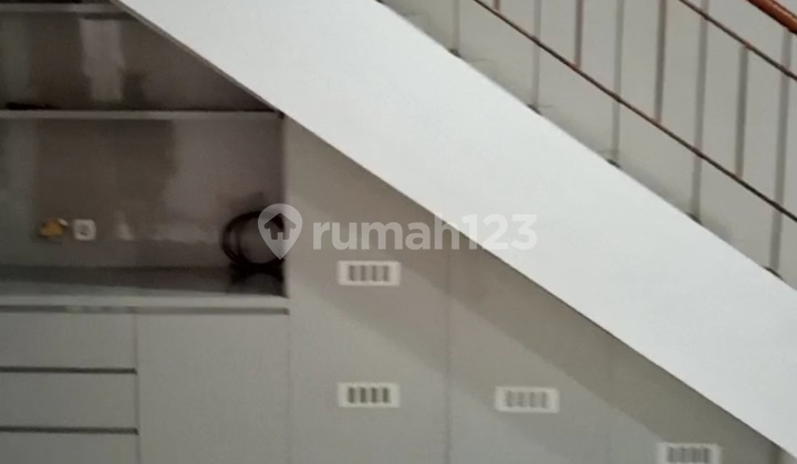 Semi-furnished, Neat, 2-Story House for Rent in Cityresort 2