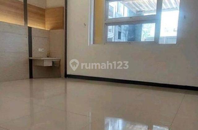 Rumah Hook, Luas, 2 Lantai Disewakan Di Tomang Raya 2