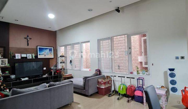 Rumah Semifurnish,3 Lantai Disewakan Di Green Garden 2
