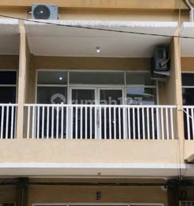 Neat Shop House, Ready to Use, 3 Floors for Rent in CBD, Cengkareng
