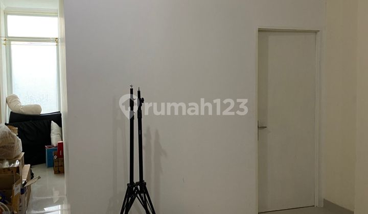 Neat Shop House, Ready to Use, 3 Floors for Rent in CBD, Cengkareng 2