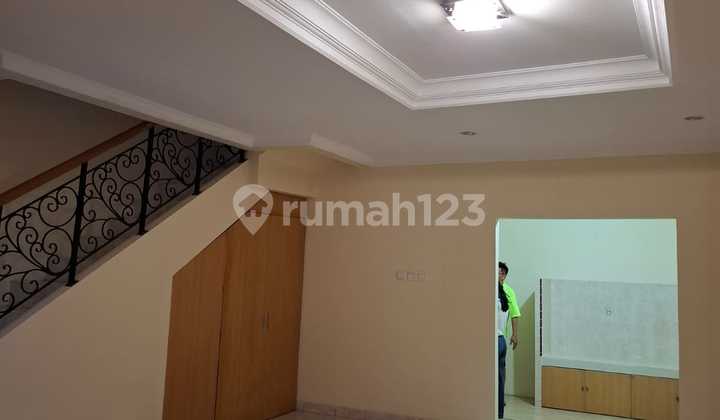 Rumah Rapi,2 Lantai Disewakan di Citra Garden 2 2