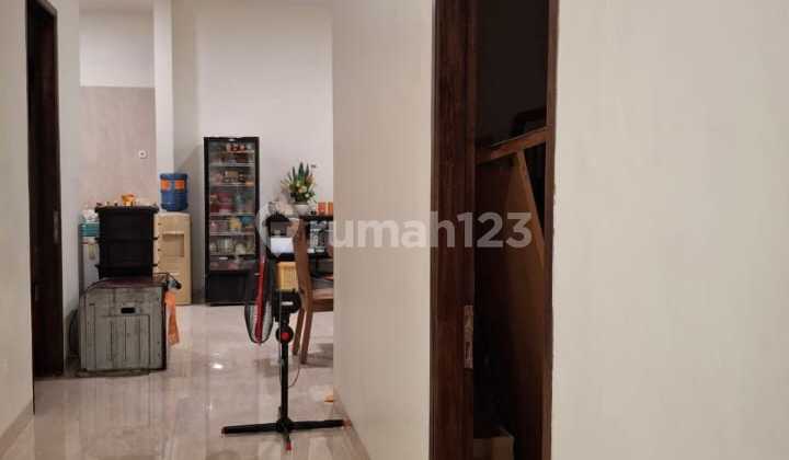Rumah Baru ,2 Lantai,Bagus Dijual/Disewakan di Taman Mahkota 2