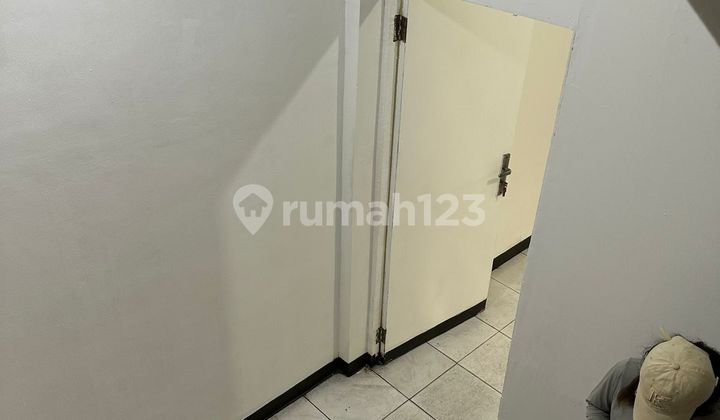 Ready-to-Use Ruko, Tidy, 3 Floors for Rent in Jelambar. 2