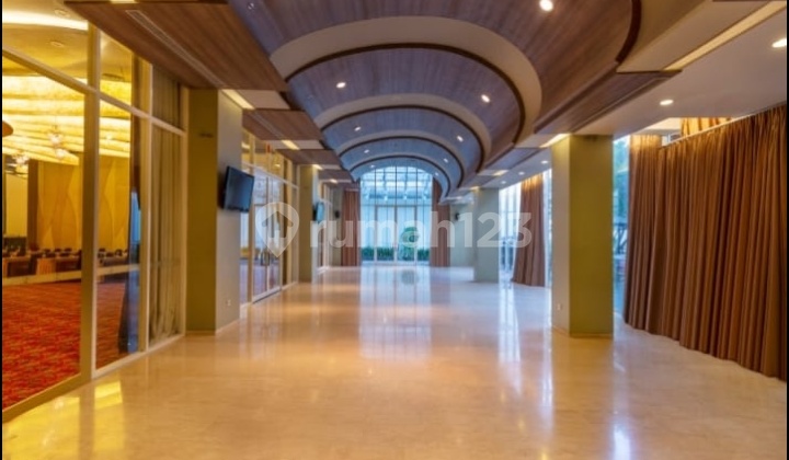 For Sale: 4-Star Hotel Still Operating, Includes Physiological Coaching Bonus