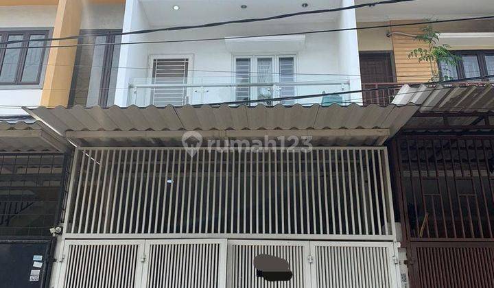 Rumah 4 Lantai Dekat Mall Ciputra Jakarta Barat 1