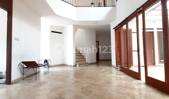 Rumah Lama Bangunan Kokoh Di Pondok Indah