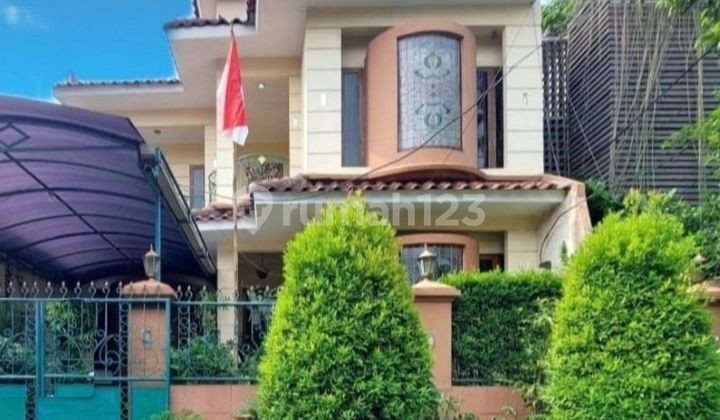 Rumah klasik 2 lantai di pondok indah