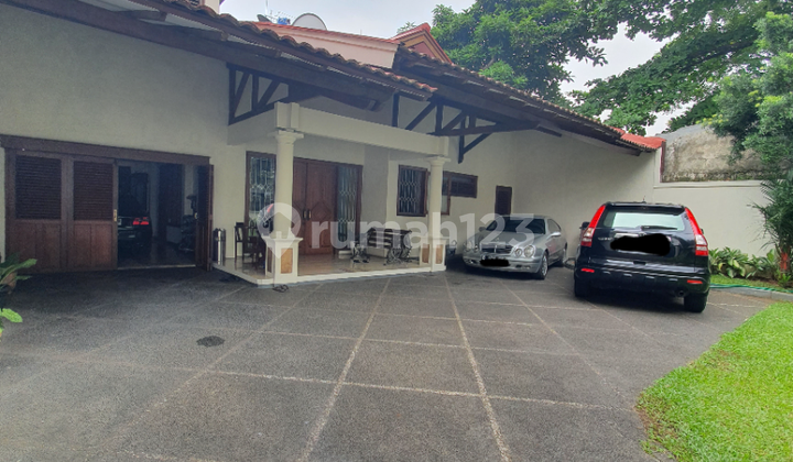 Classic 2-Story House in Abdul Majid. 500 M from MRT H. Nawi Station.