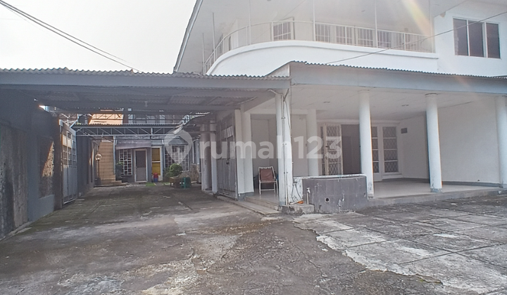 Strategic Location Old Building House in Kebayoran Baru