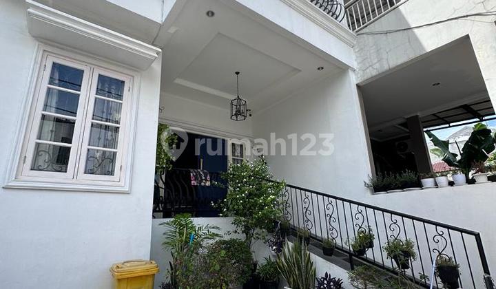 Rumah Bagus Cantik 2,5 Lantai Di Area Ragunan Jaksel.  2