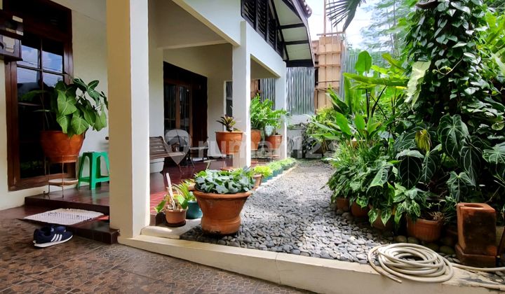 Good Condition House with Wide Road Access in Pondok Indah Good Condition House with Wide Road Access in Pondok Indah