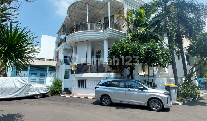 Nice House In Townhouse On Gatot Subroto South Jakarta