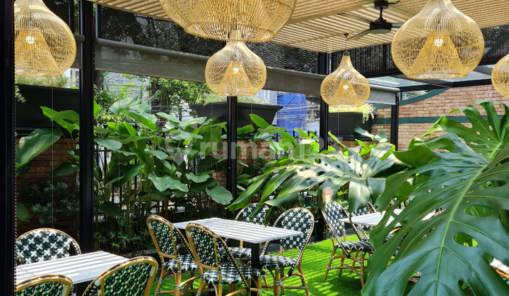 Nice House Strategic Location in Kebayoran Baru