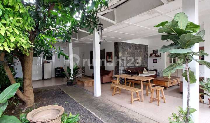 Menteng Area Rumah Siap Huni 1 Lantai Depan Taman  2