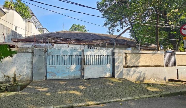 Vintage House in Prime Area Kebayoran Baru South Jakarta.