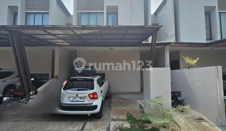 2-Story House in Townhouse  
Semi-Furnished  
Near Brigif Toll Road