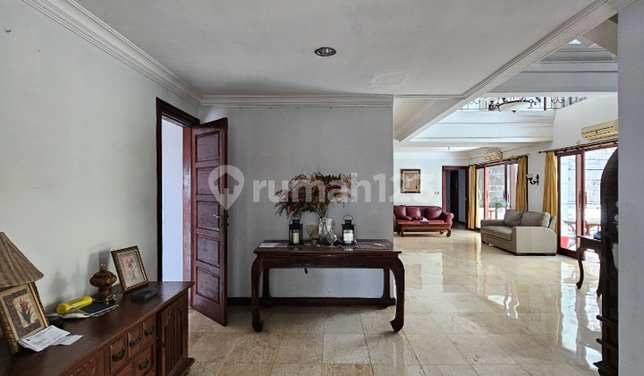 Large Land Area House in Senayan 2