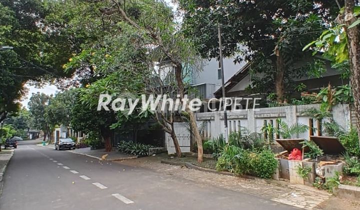 Rumah Lama Di Area Kebayoran Baru 