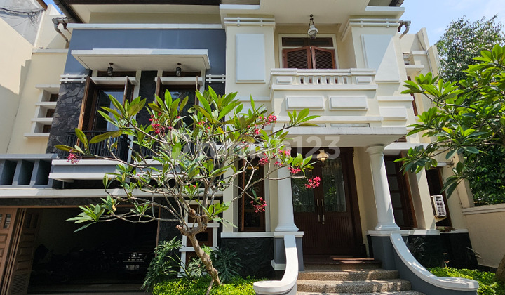 Beautiful Modern Minimalist House in the Premium Menteng Area with the following specifications: 2